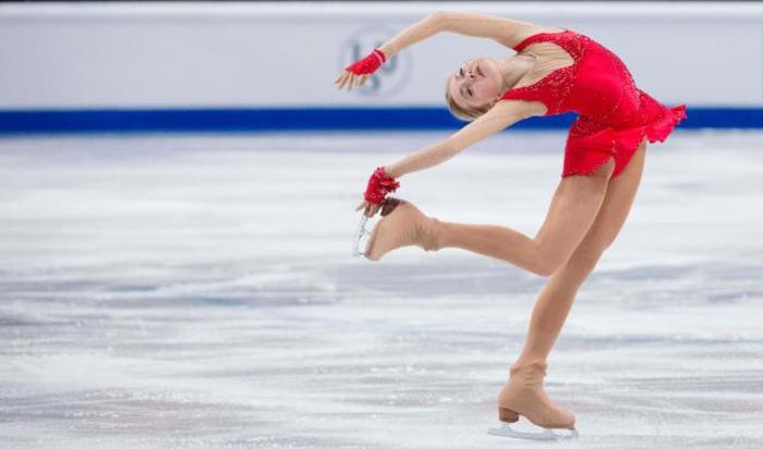 Российская фигуристка Елена Родионова выступает на Чемпионате Европы по фигурному катанию в Стокгольме, Швеция, 29 января 2015.