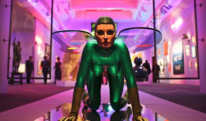 «Столик скульптура» Аллена Джонса представлен в аукционном доме Sotheby's в Лондоне, Великобритания 4 марта 2015.