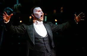 Актер Дмитрий Ермак (Призрак) в сцене из мюзикла «Призрак Оперы» в театре МДМ.