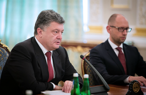 Президент Украины Петр Порошенко и премьер-министр Украины Арсений Яценюк (слева направо). 