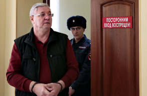 Временно отстраненный от должности мэра Астрахани Михаил Столяров перед началом оглашения приговора.