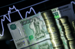 Новый валютный шторм. Рубль падает вслед за нефтью