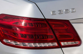Новый Mercedes сможет сам объезжать пешеходов и общаться с другими участниками движения