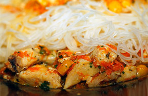 Фольклорная курочка и золотое яичко. Нетривиальные угощения на Патриарших