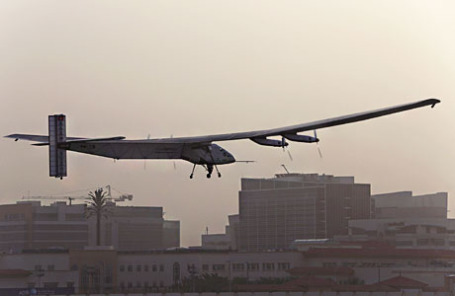 Летательный аппарат на солнечных батареях Solar Impulse 2.