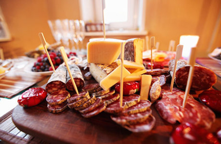 http://m1-n.bfm.ru/news/maindocumentphoto/2015/10/14/cheese.jpg