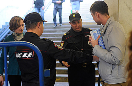 http://m1-n.bfm.ru/news/maindocumentphoto/2015/11/09/police.jpg